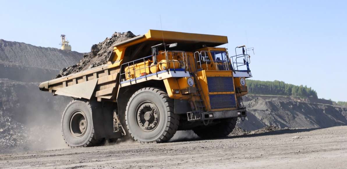 1192觅知网_煤矿厂运煤卡车煤炭开采。。。。。。运煤卡车._1648542.jpg